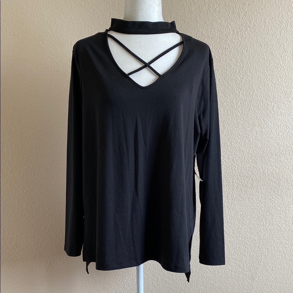 New Bobbie & Brooks Black Cut Out Tunic Blouse